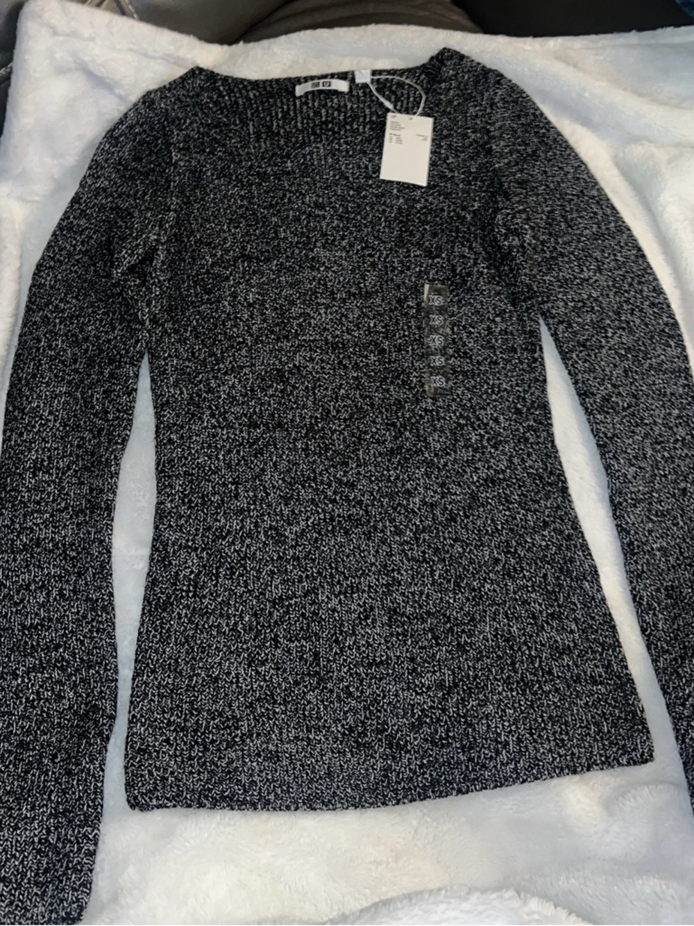 Uniqlo Black and White Marled Crewneck Sweater